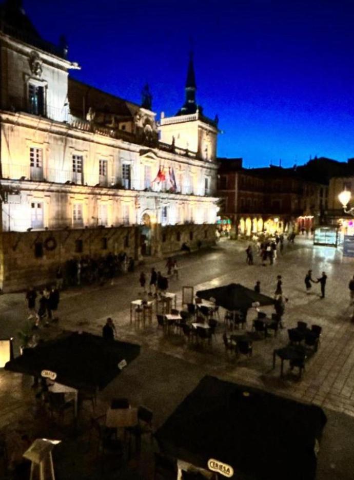 Arquitecto De La Vida- Plaza Mayor Leon Ngoại thất bức ảnh