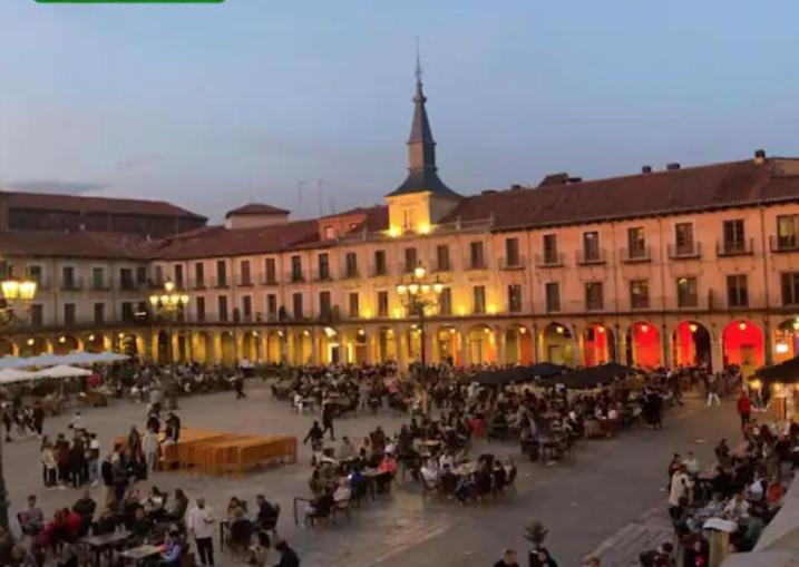 Arquitecto De La Vida- Plaza Mayor Leon Ngoại thất bức ảnh