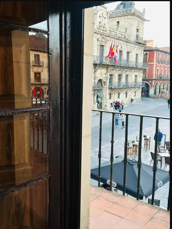 Arquitecto De La Vida- Plaza Mayor Leon Ngoại thất bức ảnh