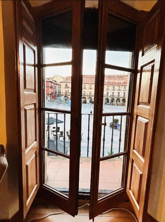 Arquitecto De La Vida- Plaza Mayor Leon Ngoại thất bức ảnh