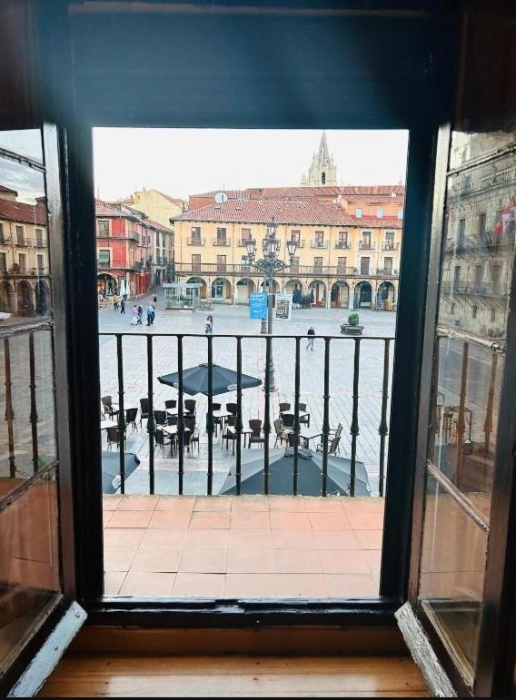 Arquitecto De La Vida- Plaza Mayor Leon Ngoại thất bức ảnh