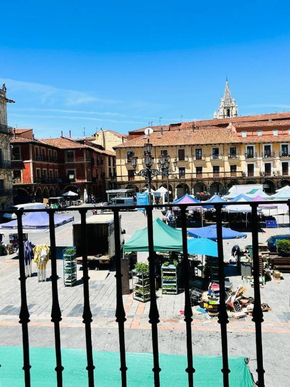 Arquitecto De La Vida- Plaza Mayor Leon Ngoại thất bức ảnh