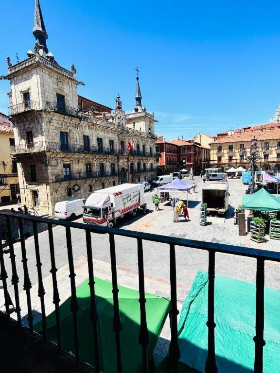 Arquitecto De La Vida- Plaza Mayor Leon Ngoại thất bức ảnh